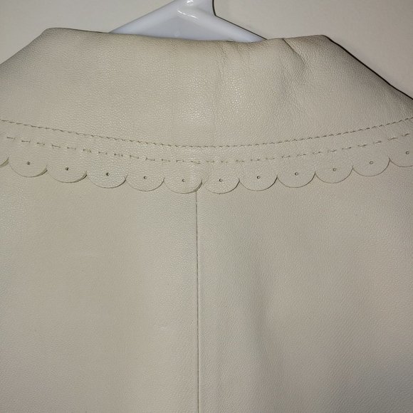 Tahari 100% Leather Blazer/Jacket Scalloped Trim Size 10 Cream - Picture 12 of 13